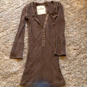 Three-quarter length sleeves brown T-shirt